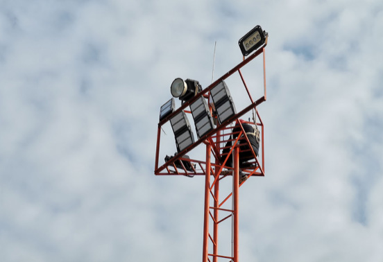 Estándares de luces LED de mástil alto